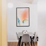 شقة Modern 2-bedroom In The Heart Of *