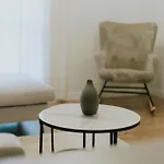 Modern 2-bedroom In The Heart Of 公寓