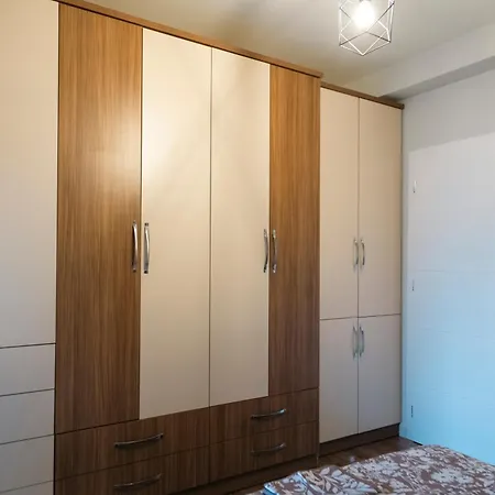 公寓 Modern 2-bedroom In The Heart Of 地拉那
