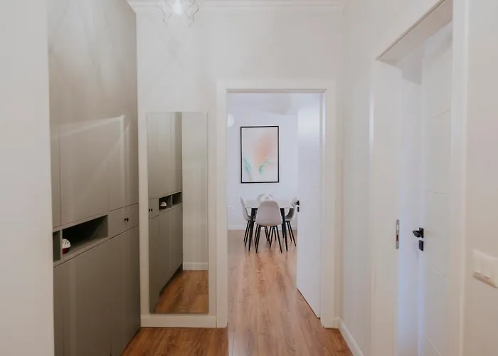 Modern 2-bedroom In The Heart Of 公寓