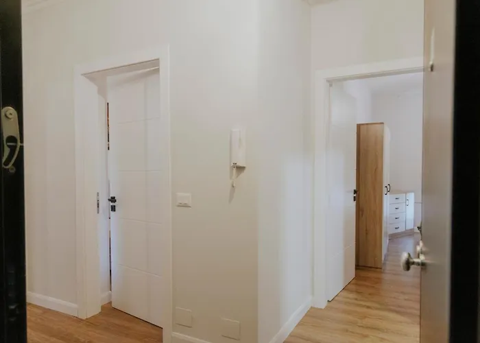 Modern 2-bedroom In The Heart Of * 地拉那