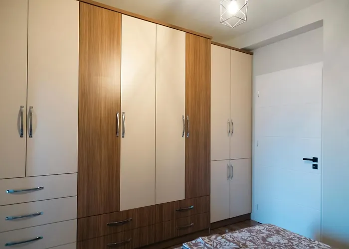 公寓 Modern 2-bedroom In The Heart Of 地拉那